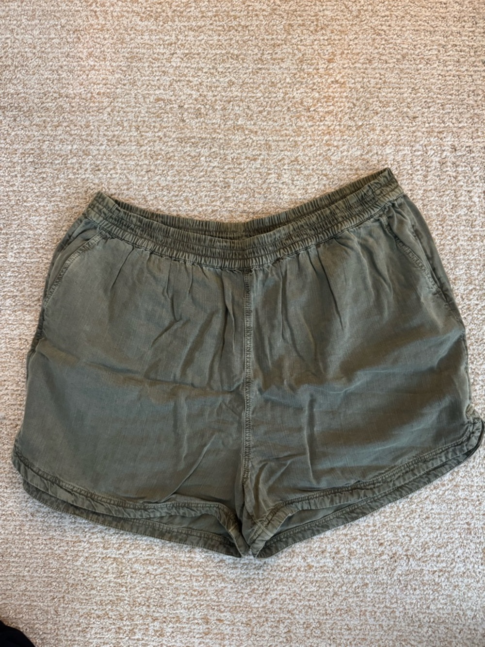Treasure & Bond Olive Elastic Waist Everyday Shorts
